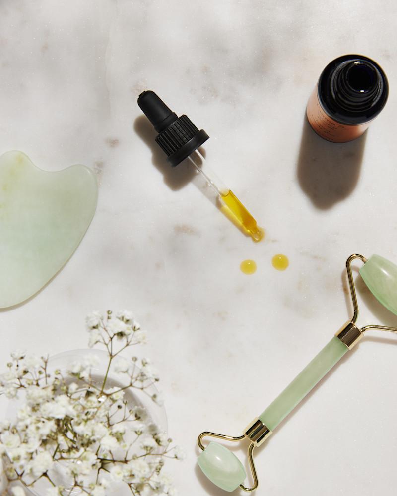 LumiSculpt Gua Sha product flat lay